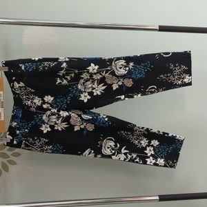 Banana Republic Sloan pants 6p black an floral pattern